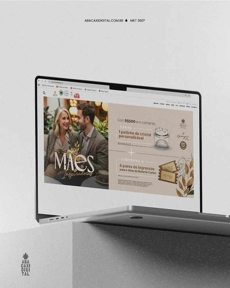Notebook com o banner da campanha no site do shopping