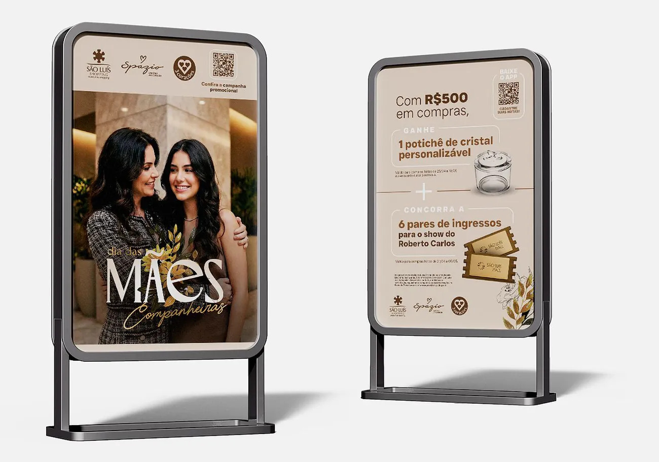 Totem duplo com o KV Mães Companheiras e a mecânica