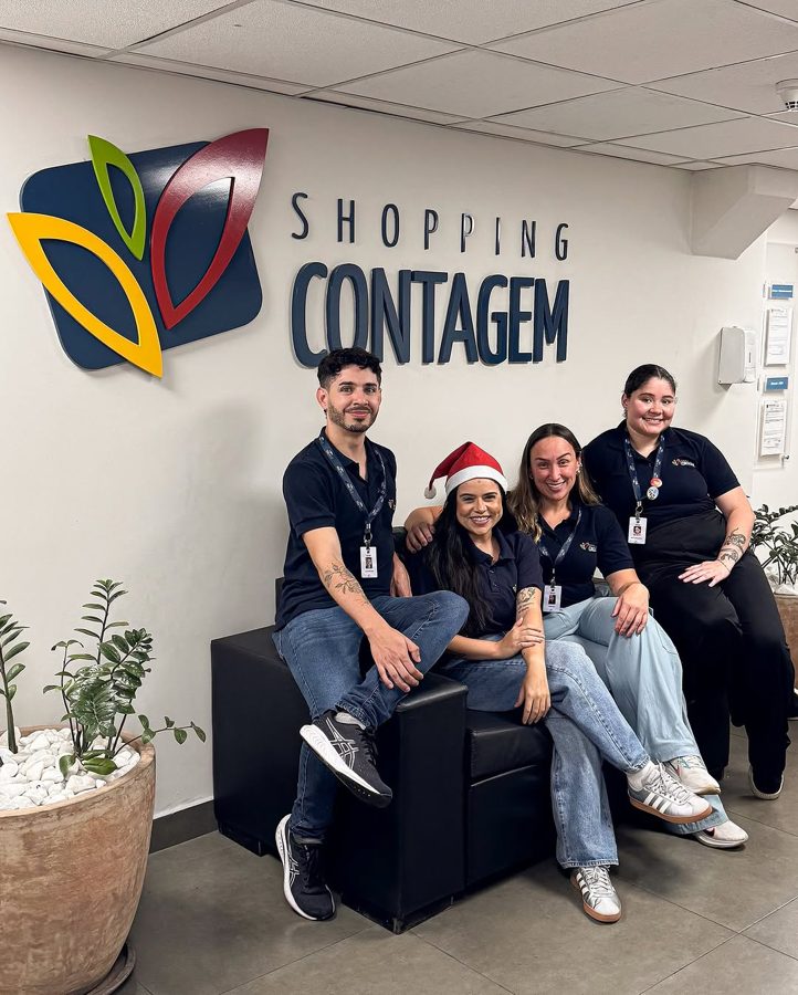 Equipe no hall do Shopping Contagem