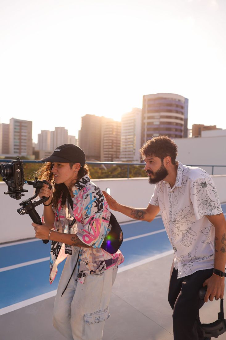 Videomaker da Abacaxi dirigindo uma gravação